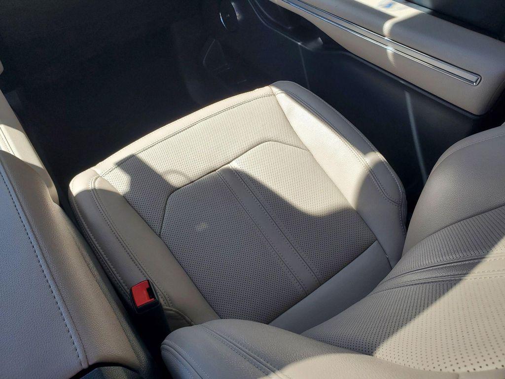 used 2024 Ford Expedition car, priced at $43,500