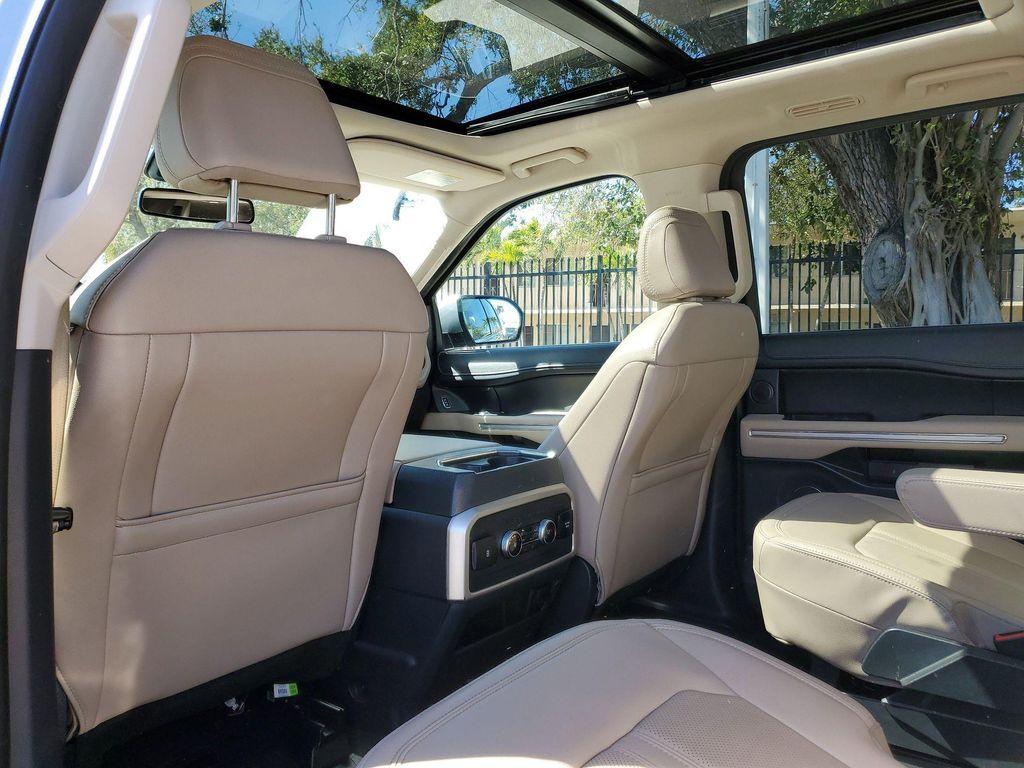 used 2024 Ford Expedition car, priced at $43,500