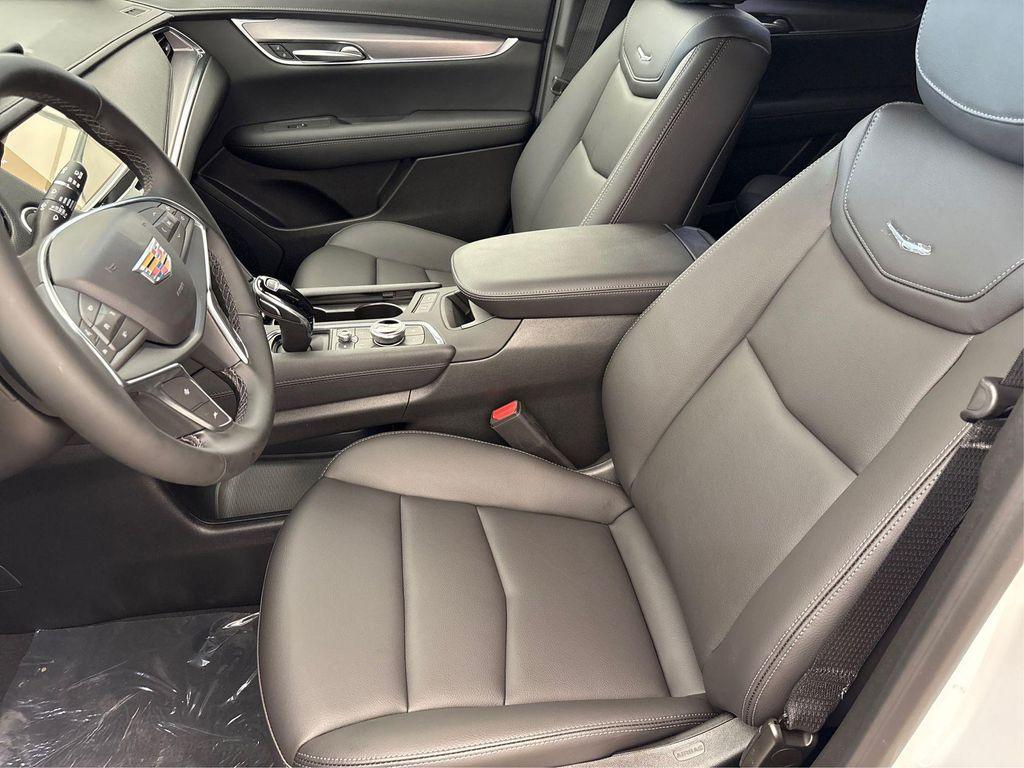 new 2025 Cadillac XT5 car, priced at $43,495