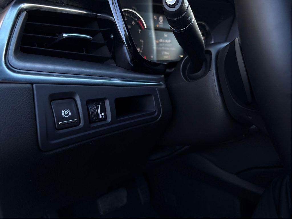 new 2025 Cadillac XT5 car, priced at $46,415