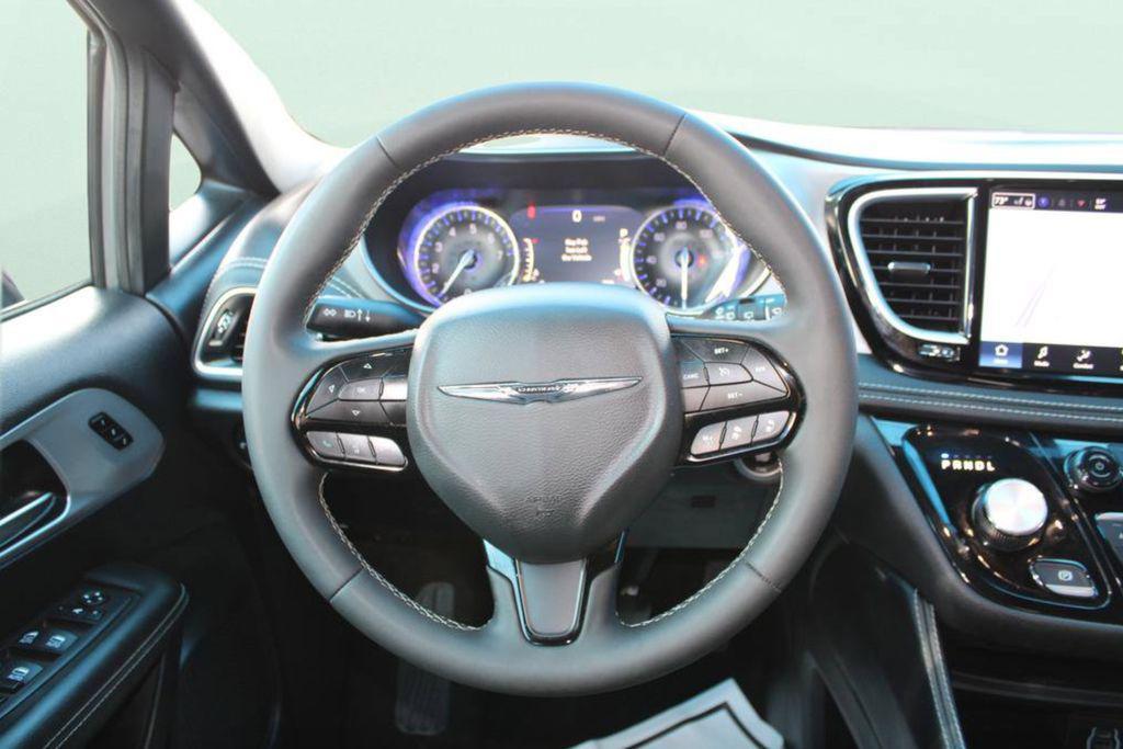 used 2025 Chrysler Pacifica car, priced at $29,989
