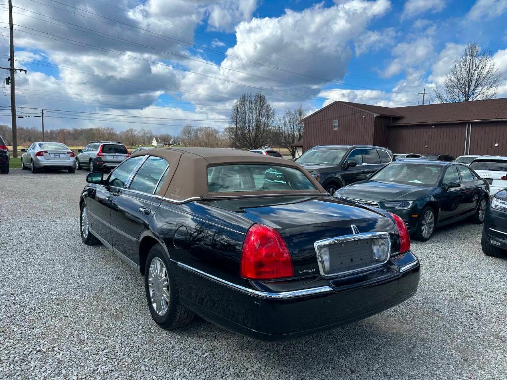 used 2009 Lincoln Town Car car, priced at $8,455