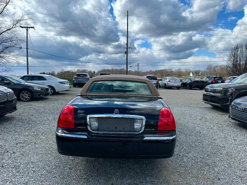 used 2009 Lincoln Town Car car, priced at $8,455