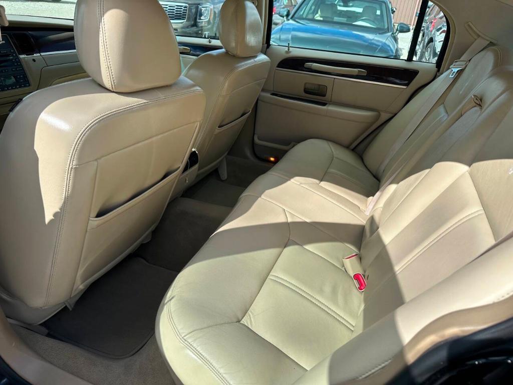 used 2009 Lincoln Town Car car, priced at $8,455