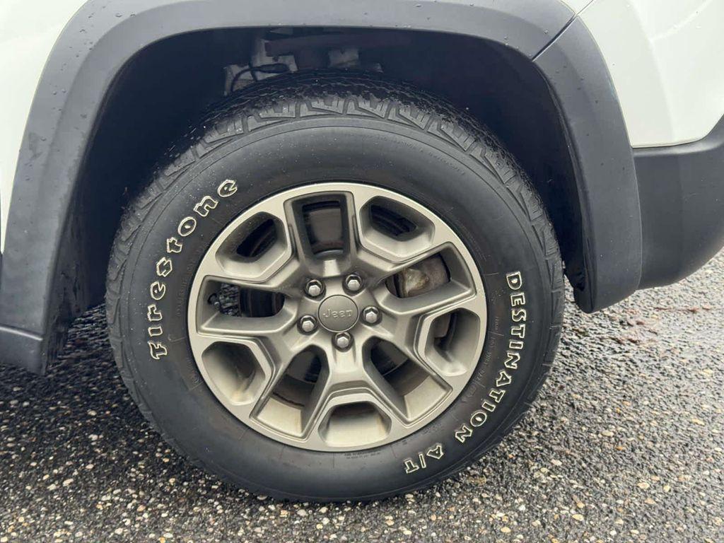 used 2020 Jeep Cherokee car, priced at $19,395