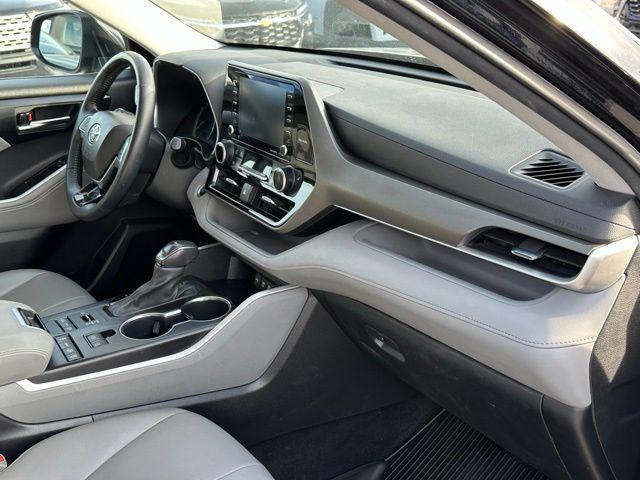 used 2020 Toyota Highlander car, priced at $27,500
