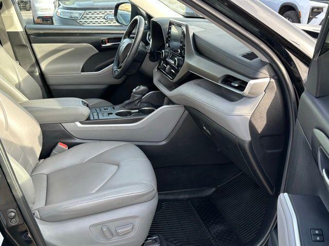 used 2020 Toyota Highlander car, priced at $27,500