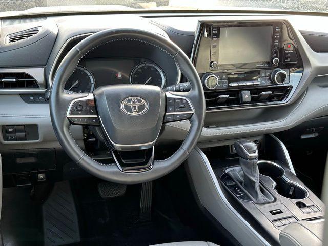 used 2020 Toyota Highlander car, priced at $27,500