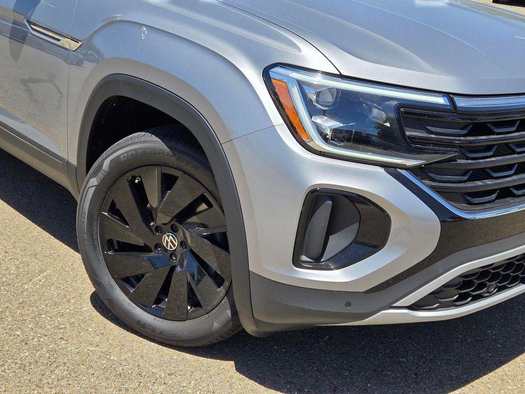 new 2026 Volkswagen Atlas Cross Sport car, priced at $43,084