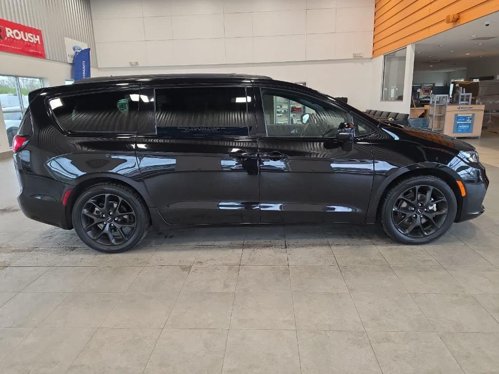 used 2025 Chrysler Pacifica car, priced at $30,495