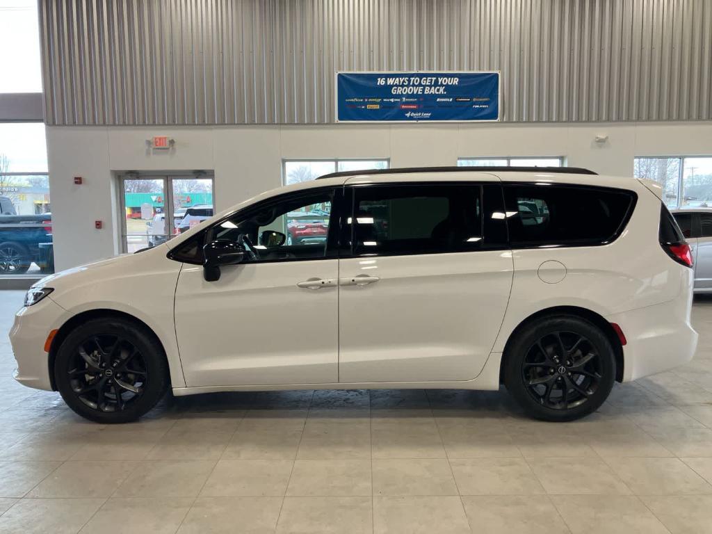 used 2025 Chrysler Pacifica car, priced at $32,495