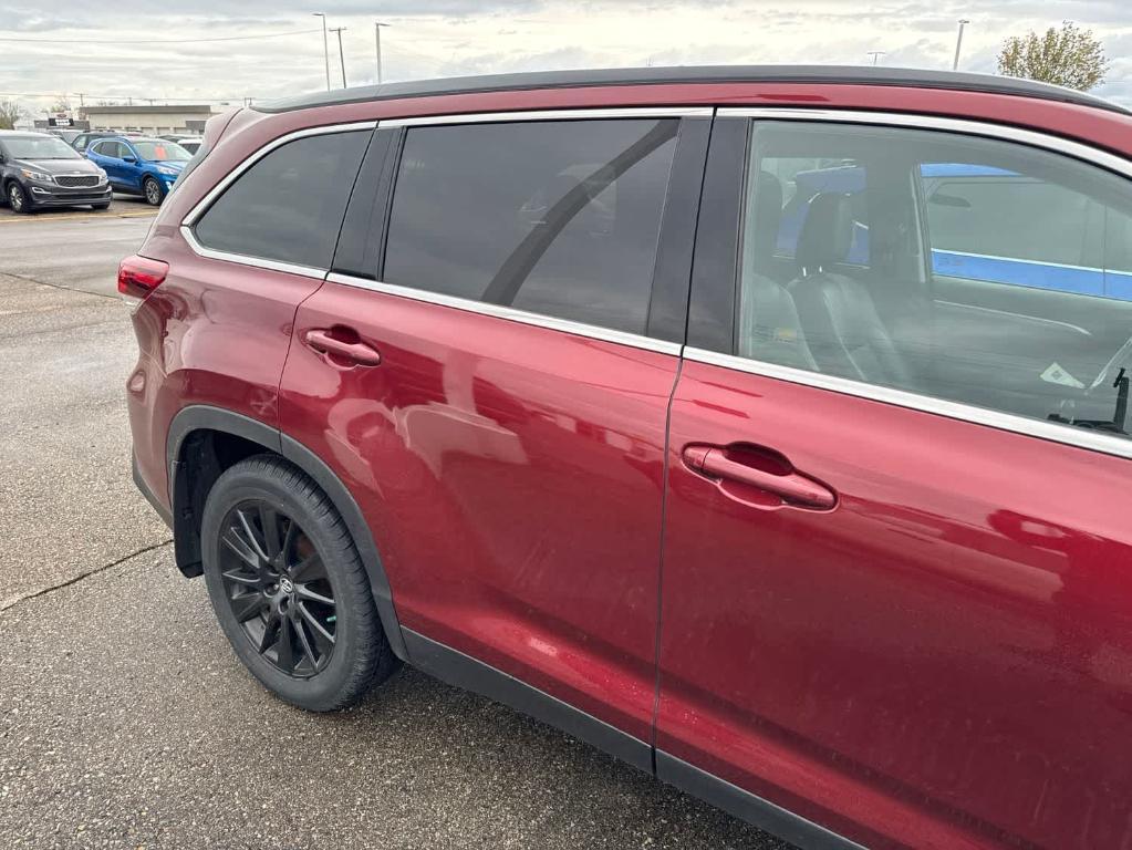used 2019 Toyota Highlander car, priced at $26,900