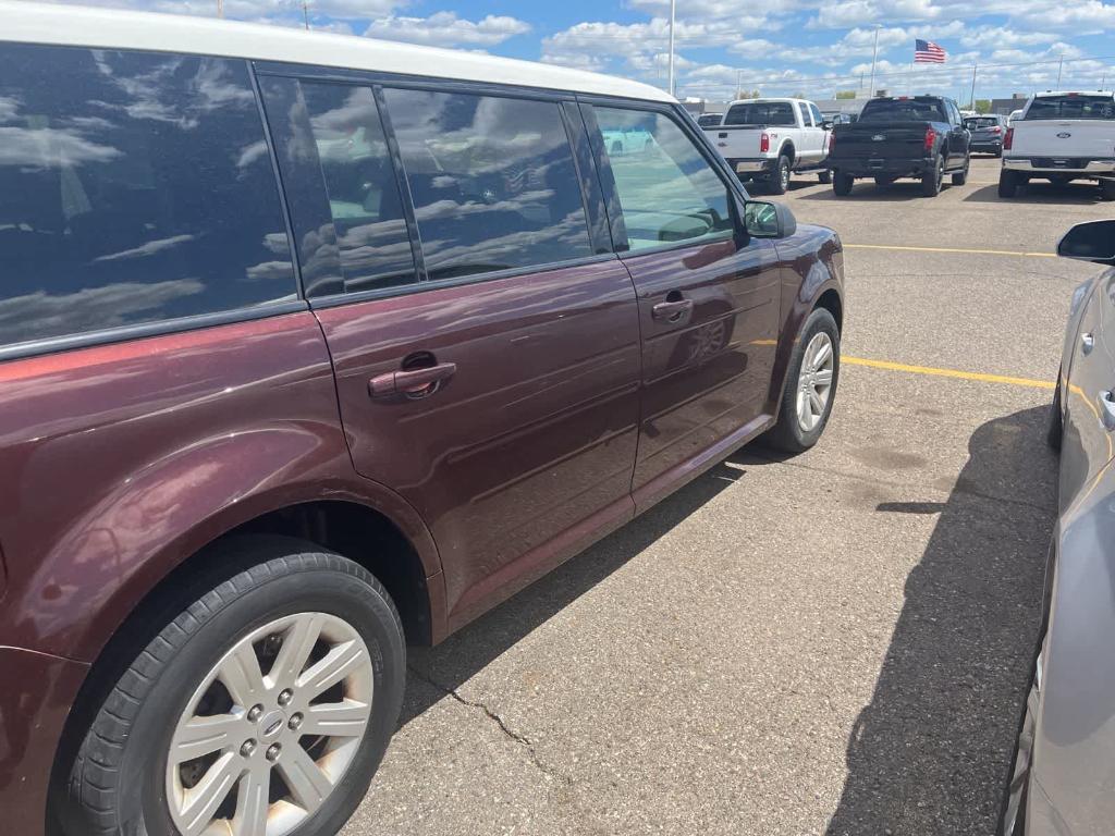 used 2010 Ford Flex car, priced at $3,500
