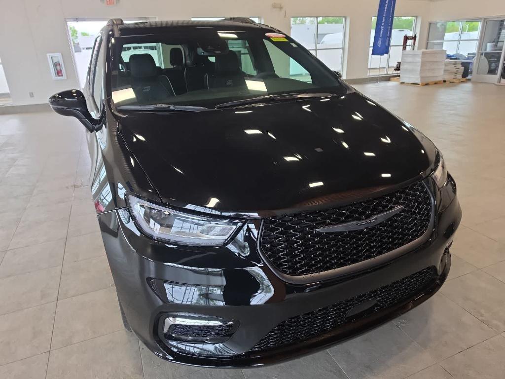 used 2026 Chrysler Pacifica car, priced at $36,695