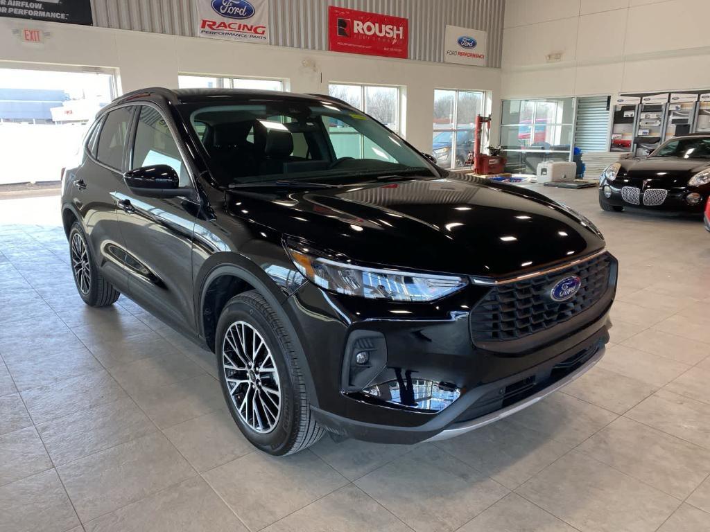 used 2025 Ford Escape car, priced at $25,995