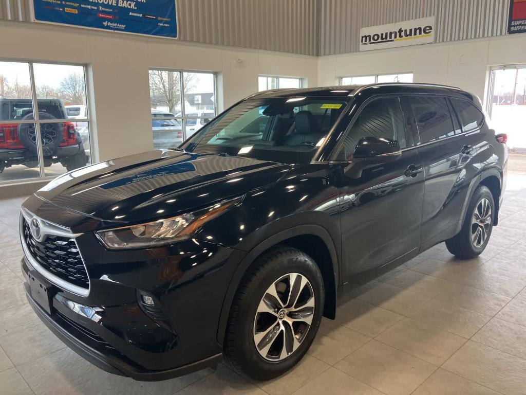 used 2020 Toyota Highlander car, priced at $26,800