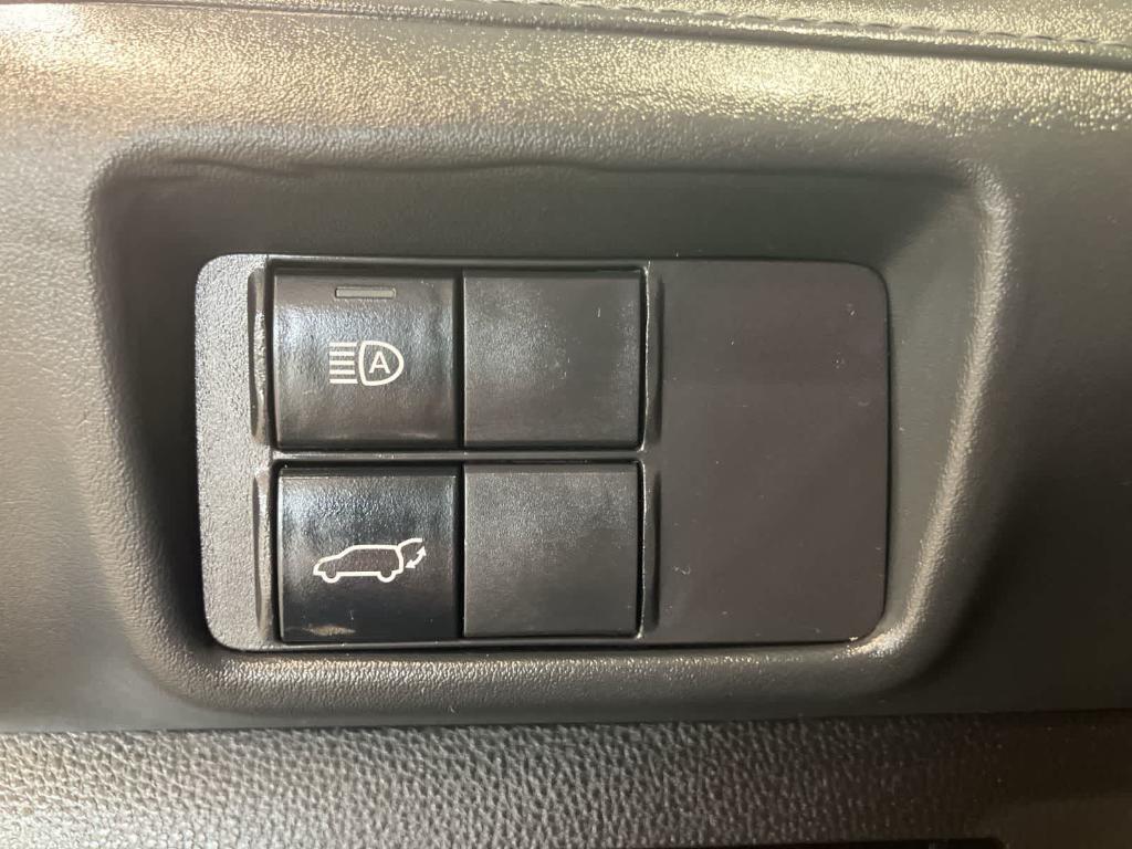 used 2020 Toyota Highlander car, priced at $26,800