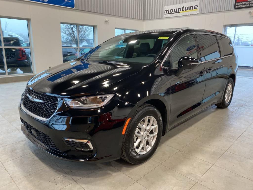 used 2026 Chrysler Pacifica car, priced at $36,995