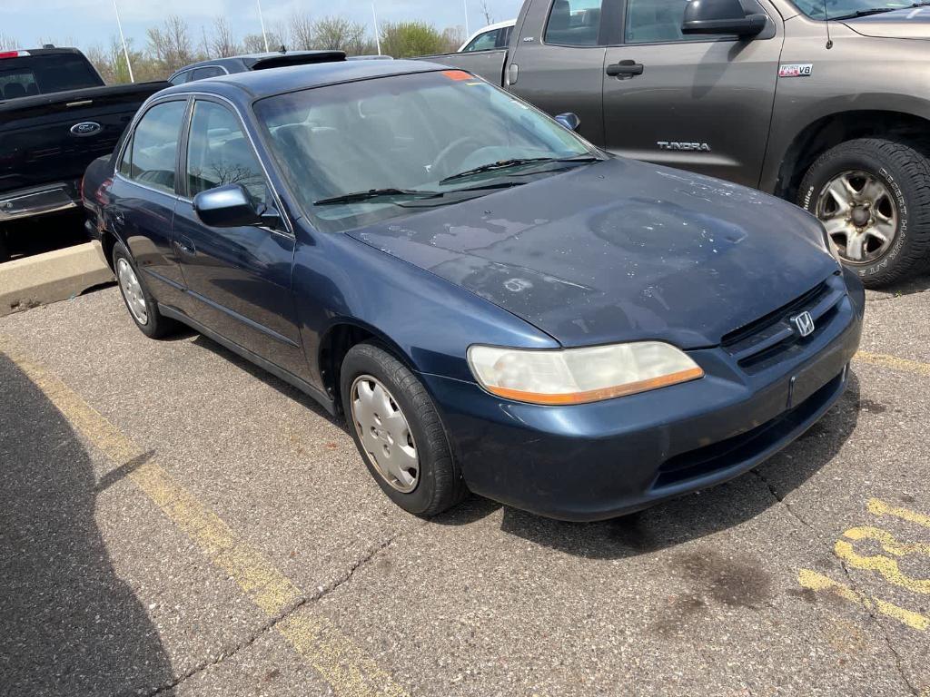 used 2000 Honda Accord car, priced at $2,500