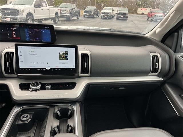 used 2025 Ford Expedition car, priced at $58,995