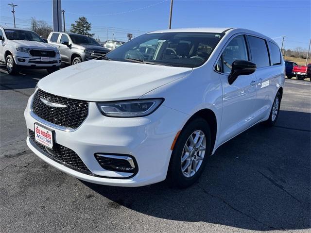 used 2024 Chrysler Pacifica car, priced at $29,995