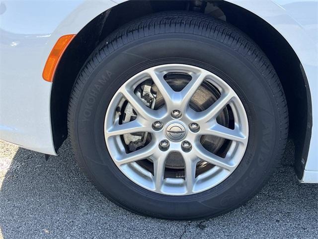 used 2024 Chrysler Pacifica car, priced at $29,995