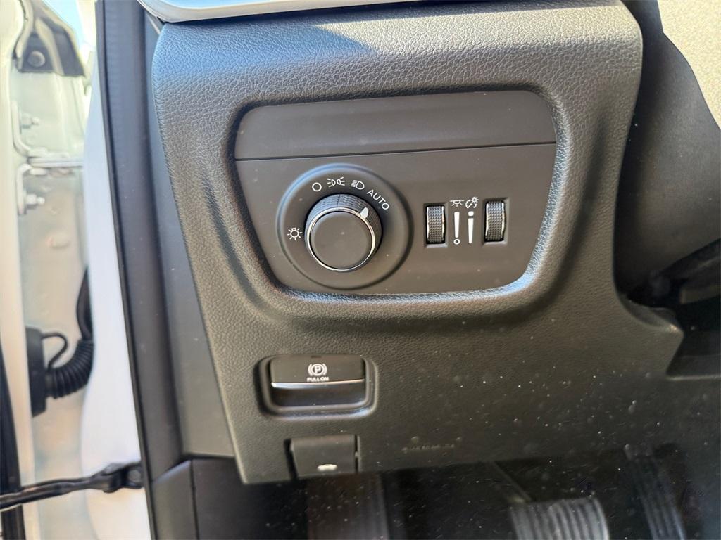 new 2025 Jeep Grand Cherokee L car, priced at $33,915