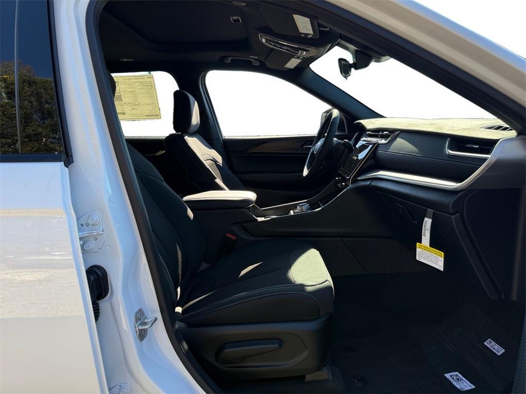 new 2025 Jeep Grand Cherokee L car, priced at $33,915