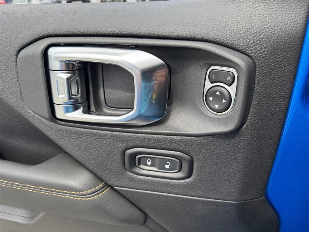 new 2025 Jeep Wrangler car, priced at $43,980