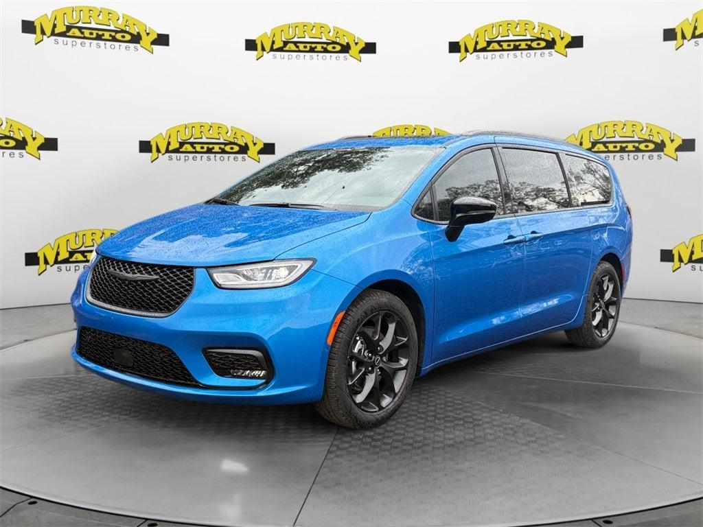 new 2026 Chrysler Pacifica car, priced at $47,201