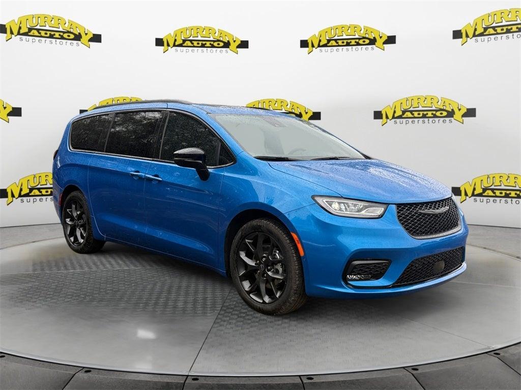 new 2026 Chrysler Pacifica car, priced at $47,201