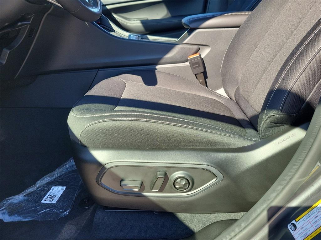 new 2025 Jeep Grand Cherokee car, priced at $30,080