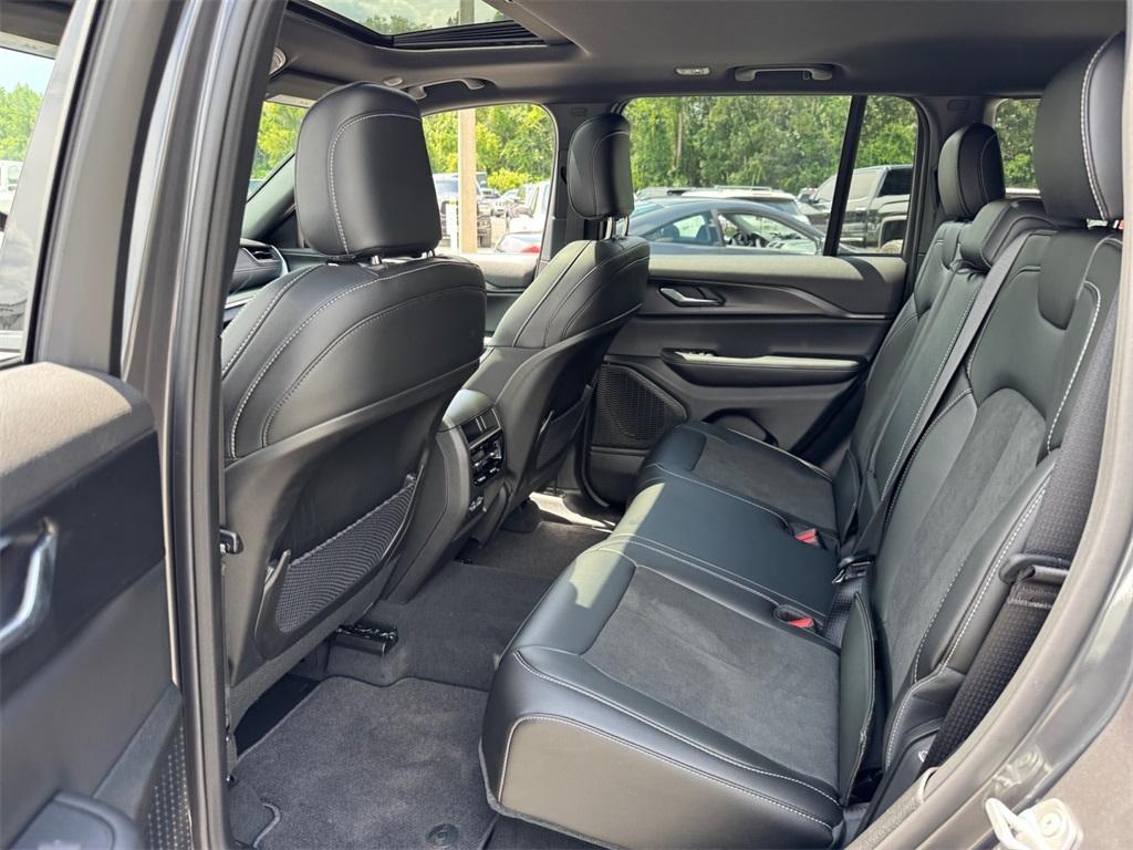 new 2025 Jeep Grand Cherokee car, priced at $37,353