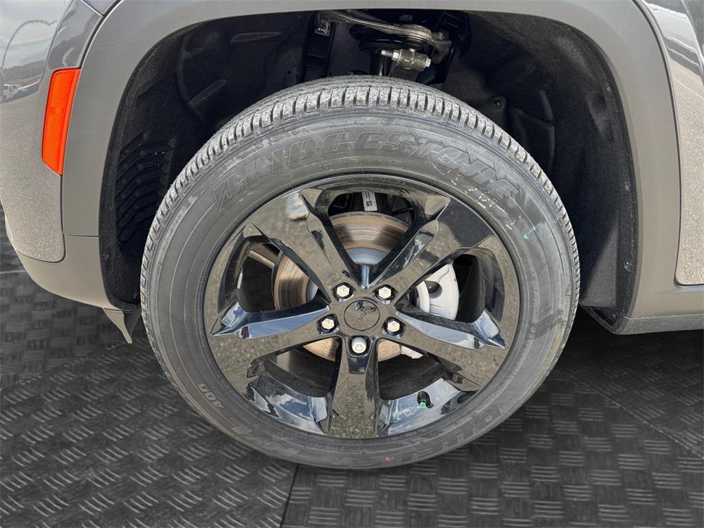 new 2025 Jeep Grand Cherokee car, priced at $37,353