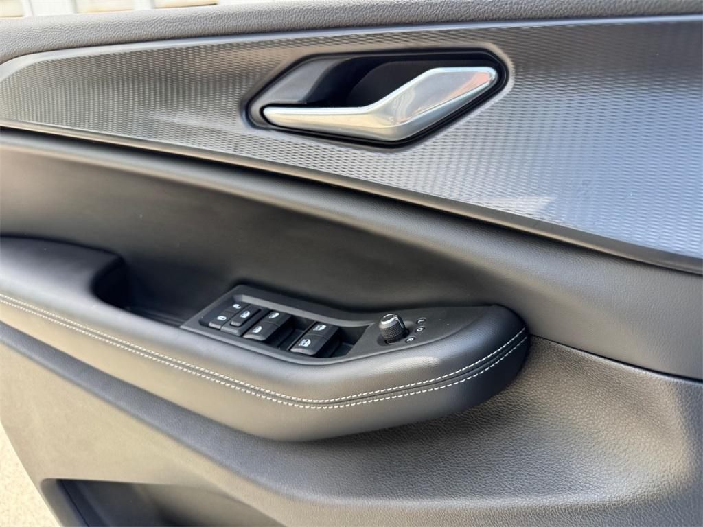 new 2025 Jeep Grand Cherokee car, priced at $37,353