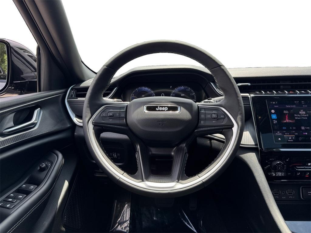 new 2025 Jeep Grand Cherokee car, priced at $37,353