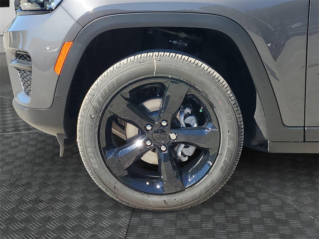 new 2025 Jeep Grand Cherokee car, priced at $37,478