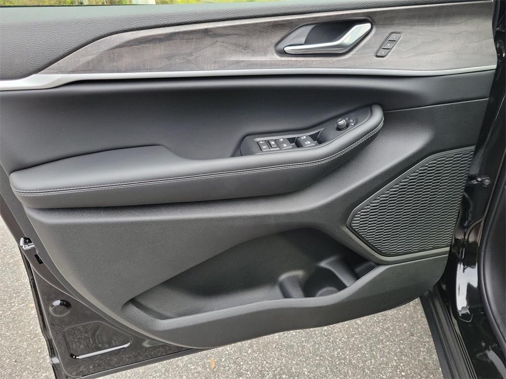 new 2025 Jeep Grand Cherokee L car, priced at $43,569