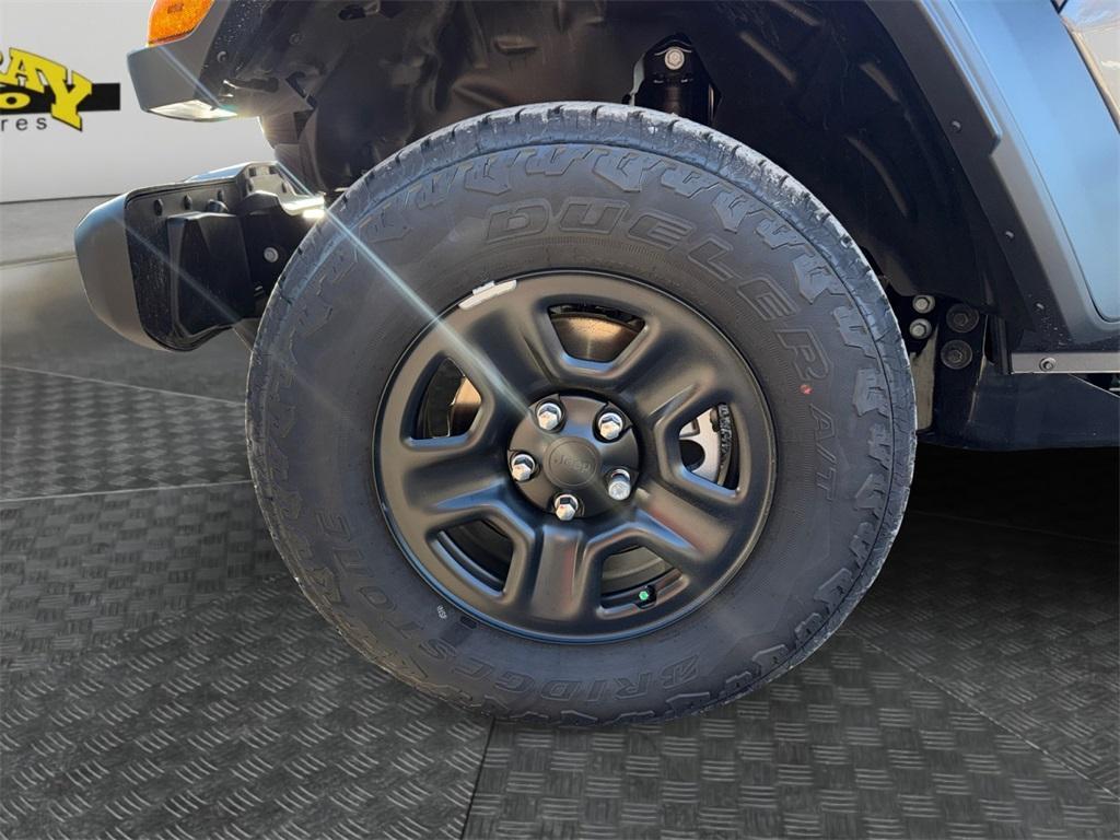 new 2026 Jeep Gladiator car, priced at $43,624