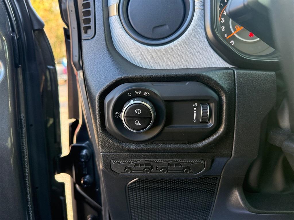 new 2026 Jeep Gladiator car, priced at $43,624