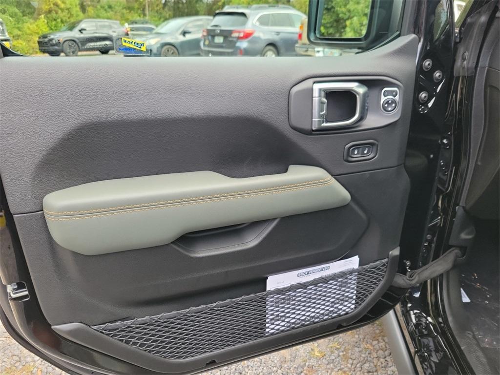 new 2026 Jeep Gladiator car, priced at $59,600