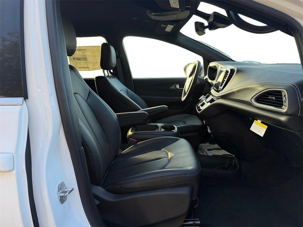 new 2026 Chrysler Pacifica car, priced at $39,020
