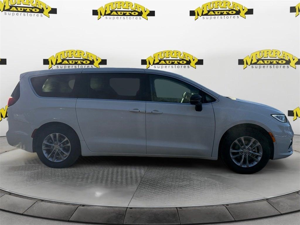 new 2026 Chrysler Pacifica car, priced at $39,020