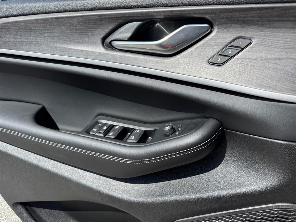 new 2025 Jeep Grand Cherokee car, priced at $39,945