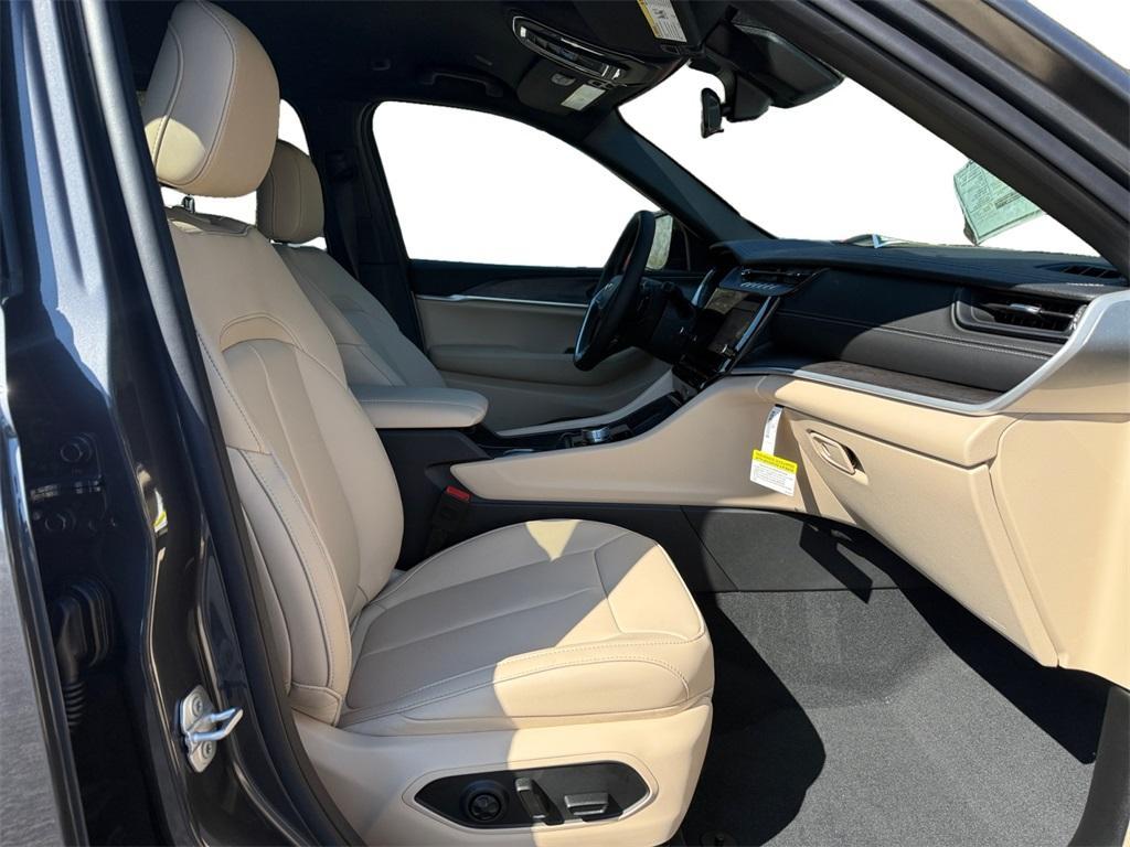 new 2026 Jeep Grand Cherokee car, priced at $45,447