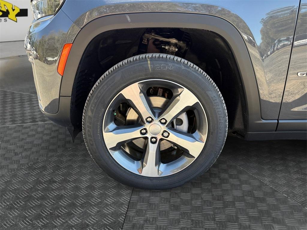 new 2026 Jeep Grand Cherokee car, priced at $45,447