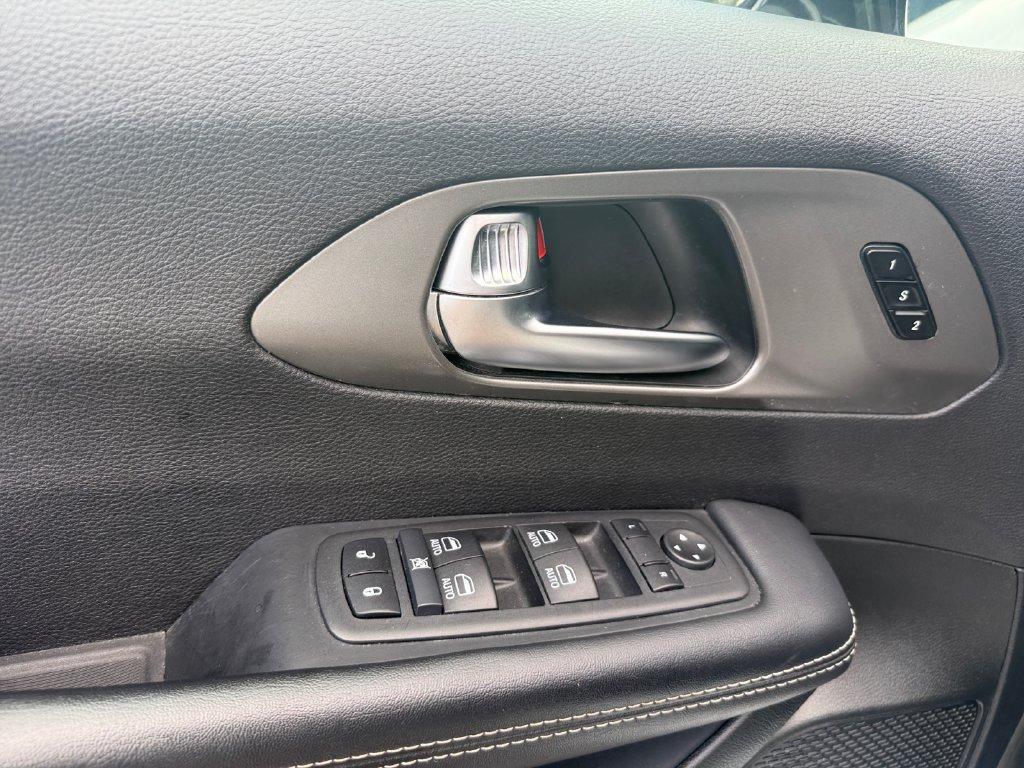 used 2025 Chrysler Pacifica car, priced at $29,275