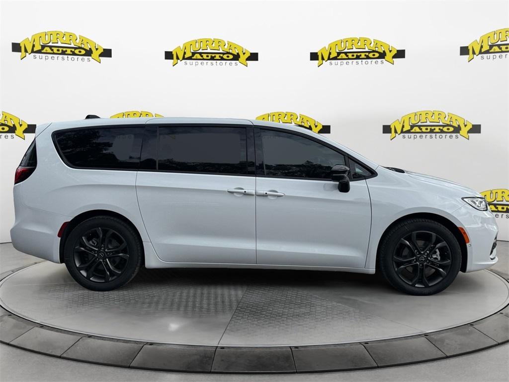 new 2026 Chrysler Pacifica car, priced at $40,506