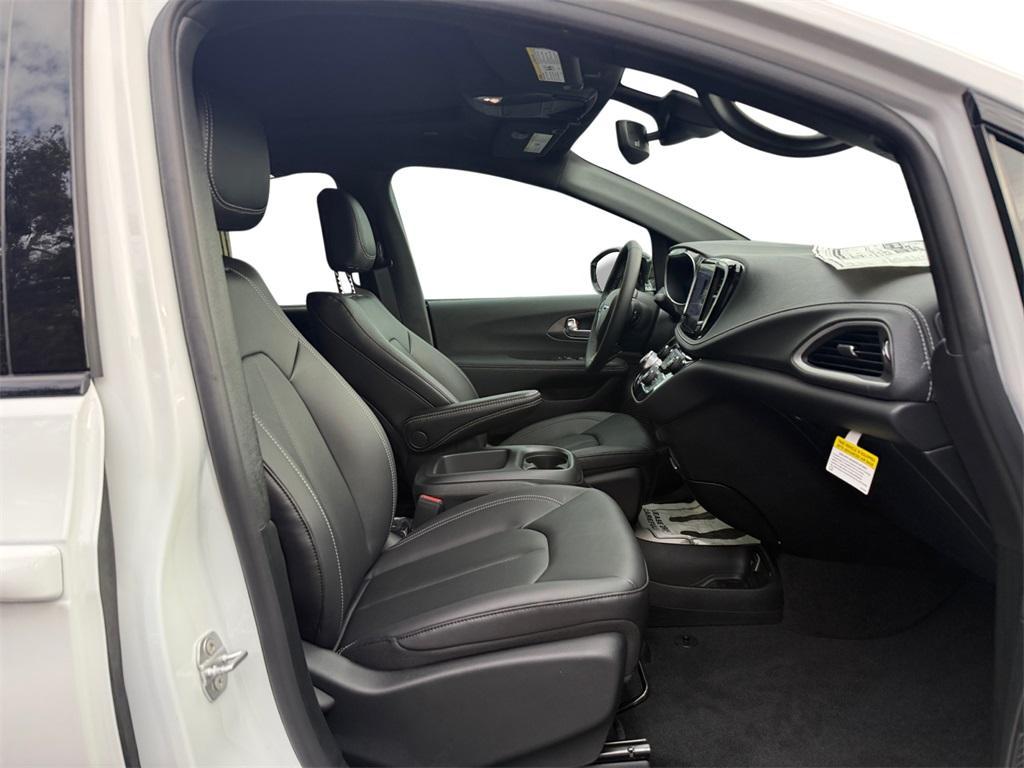 new 2026 Chrysler Pacifica car, priced at $40,506