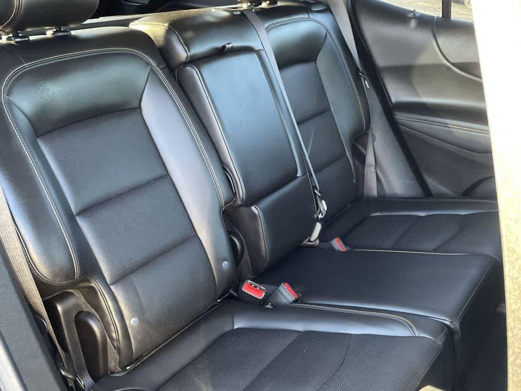 used 2021 Chevrolet Equinox car, priced at $18,250